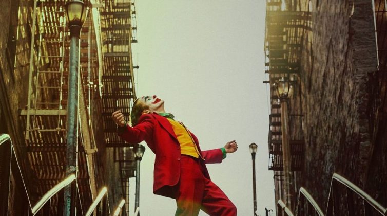 Joker 2: Η πρώτη ανατριχιαστική φωτογραφία Χοακίν Φίνιξ και Lady Gaga από την ταινία
