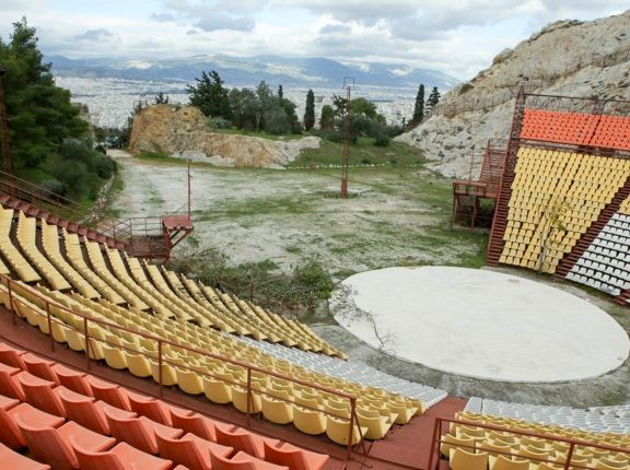 ανοίγει-ξανά-το-θέατρο-του-λυκαβηττού