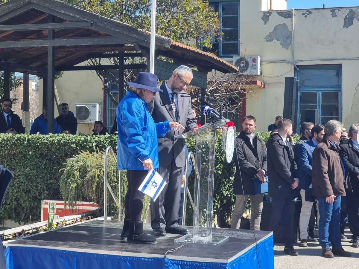 Η 81 ετών Εβραία, Εστέρ Σολ στη σιωπηρή πορεία μνήμης για όλους τους Εβραίους της Ελλάδας που εξοντώθηκαν στα στρατόπεδα θανάτου