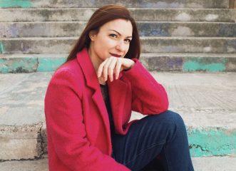 Η Ελπίδα Τοπάλογλου στο Infowoman.gr: "Αν οι ιθύνοντες ξεχνούν ότι οι ζωές μας μετράνε, θα πρέπει να τους το θυμίσουμε εμείς"