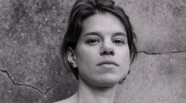 "I'm Nothing Without You": Συγκινεί το νέο τραγούδι της Μόνικα για τα θύματα στα Τέμπη
