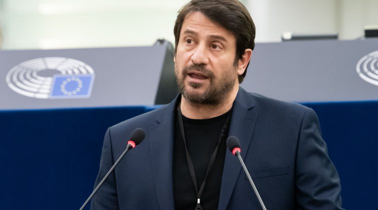 Αλέξης Γεωργούλης: Σε κατάσταση σοκ μετά την καταγγελία - Προσπαθεί να προστατεύσει τους δικούς του ανθρώπους