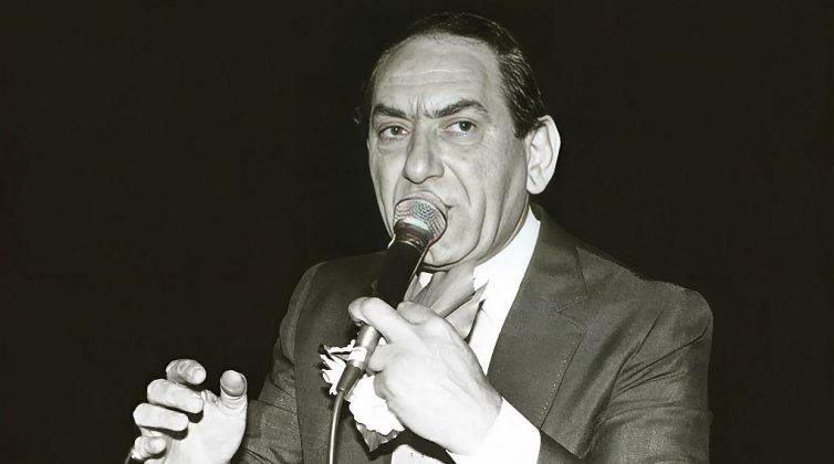 «Θυμάμαι έναν πατέρα…»: Tο μεγάλο αφιέρωμα στον αξέχαστο Στράτο Διονυσίου, στο Θέατρο Παλλάς