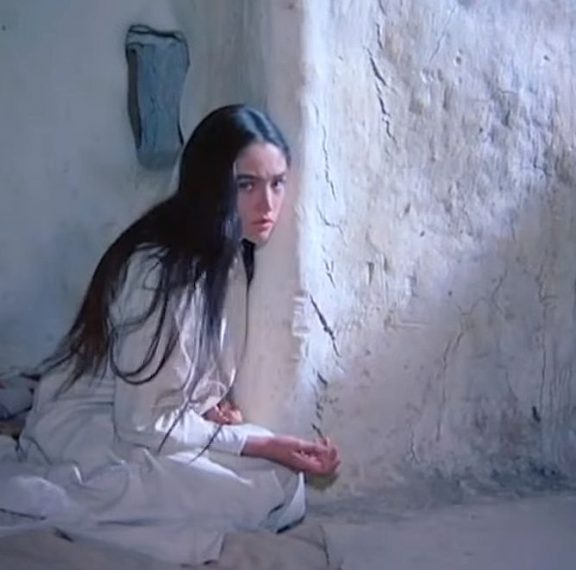 ολίβια-χάσεϊ-δείτε-πώς-είναι-και-πού-βρ