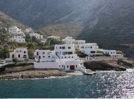 Σε αυτά τα δύο ελληνικά νησιά θα κάνεις τέλειες διακοπές, σύμφωνα με τη New York Post!