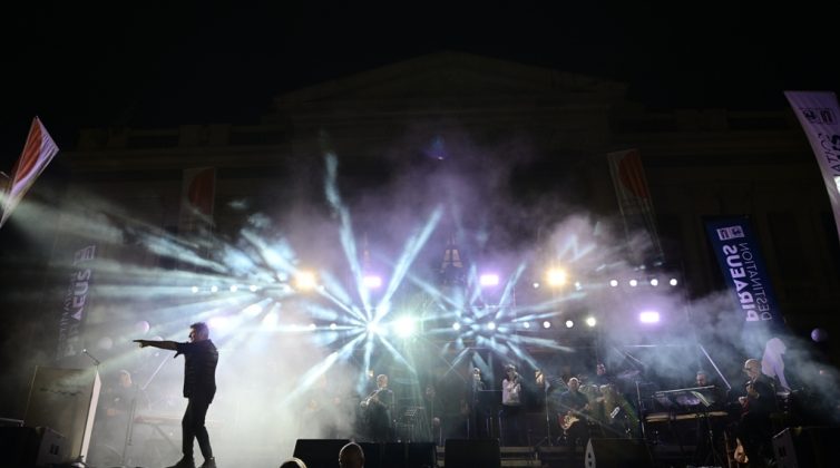 «Ημέρες Θάλασσας 2023»: Χιλιάδες κόσμου στη φαντασμαγορική συναυλία με λαμπερούς τραγουδιστές