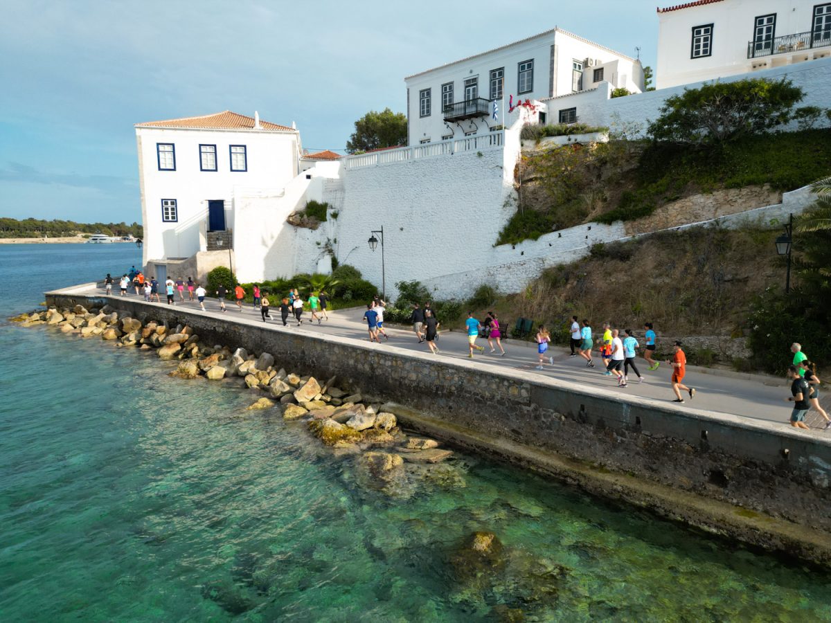 Spetsathlon 2023: Η διοργάνωση που καταρρίπτει ρεκόρ συμμετοχών και συγκινήσεων, επέστρεψε και φέτος στις Σπέτσες