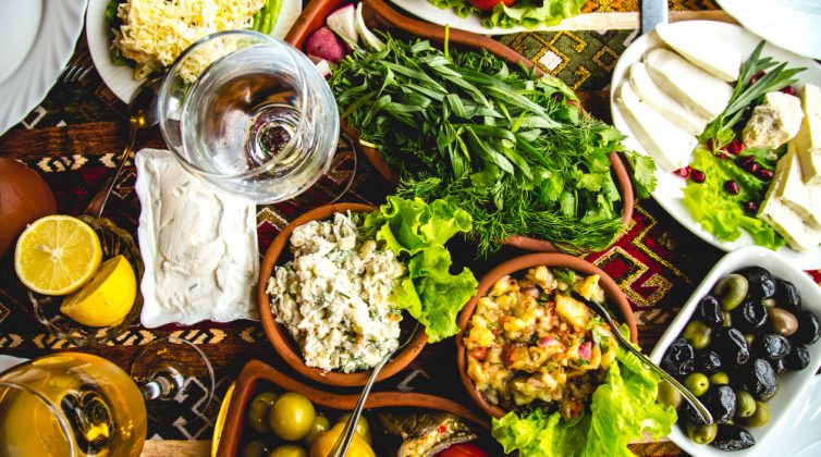 Μεσογειακή-κρητική διατροφή: Για ποιους λόγους αξίζει να έχει την πρώτη θέση στο τραπέζι σας