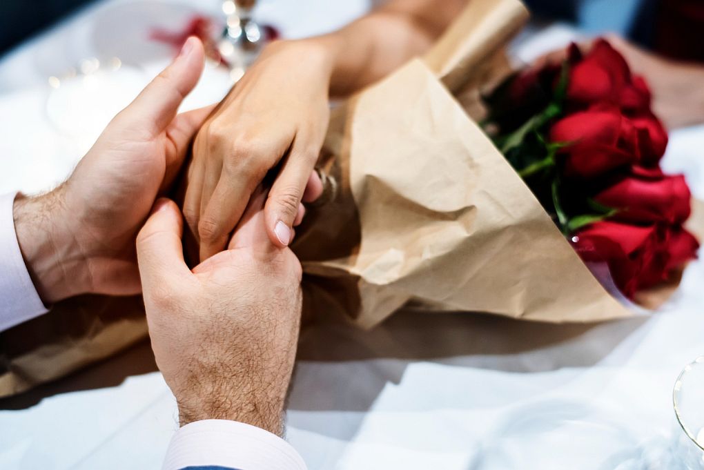 Παντρεύεται στα 60 της χρόνια - Περίμενε 35 ολόκληρα χρόνια την πολυπόθητη πρόταση γάμου
