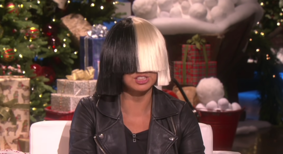 Sia: Η διάσημη τραγουδίστρια αποκάλυψε ότι ανήκει στο φάσμα του αυτισμού!