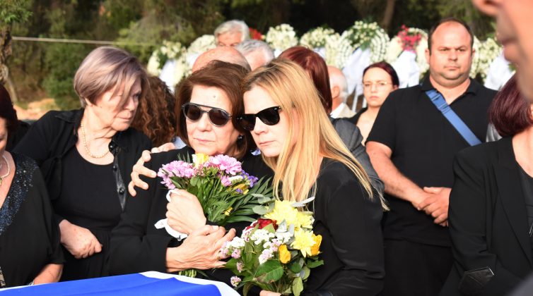 Γιάννης Μαρκόπουλος: Σε κλίμα βαθιάς συγκίνησης η κηδεία του σπουδαίου συνθέτη