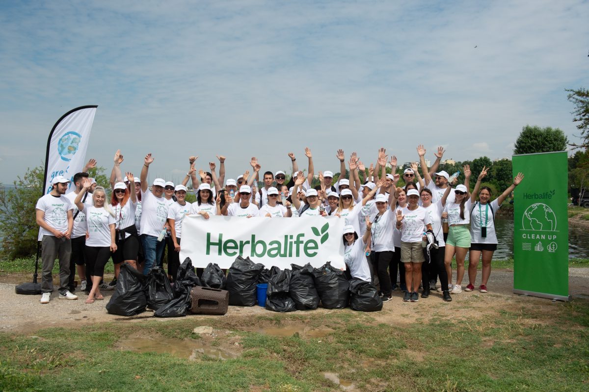 Η Herbalife προστατεύει το περιβάλλον πραγματοποιώντας καθαρισμούς παραλιών σε Ελλάδα και Κύπρο