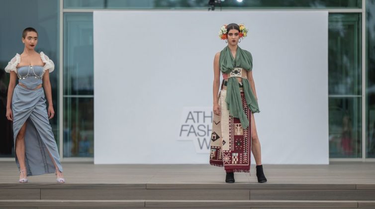 32η Athens Fashion Week: Το Καλλιτεχνικό Σχολείο του Γέρακα άφησε άφωνο το κοινό με τις μοναδικές τους δημιουργίες και ταλέντο!