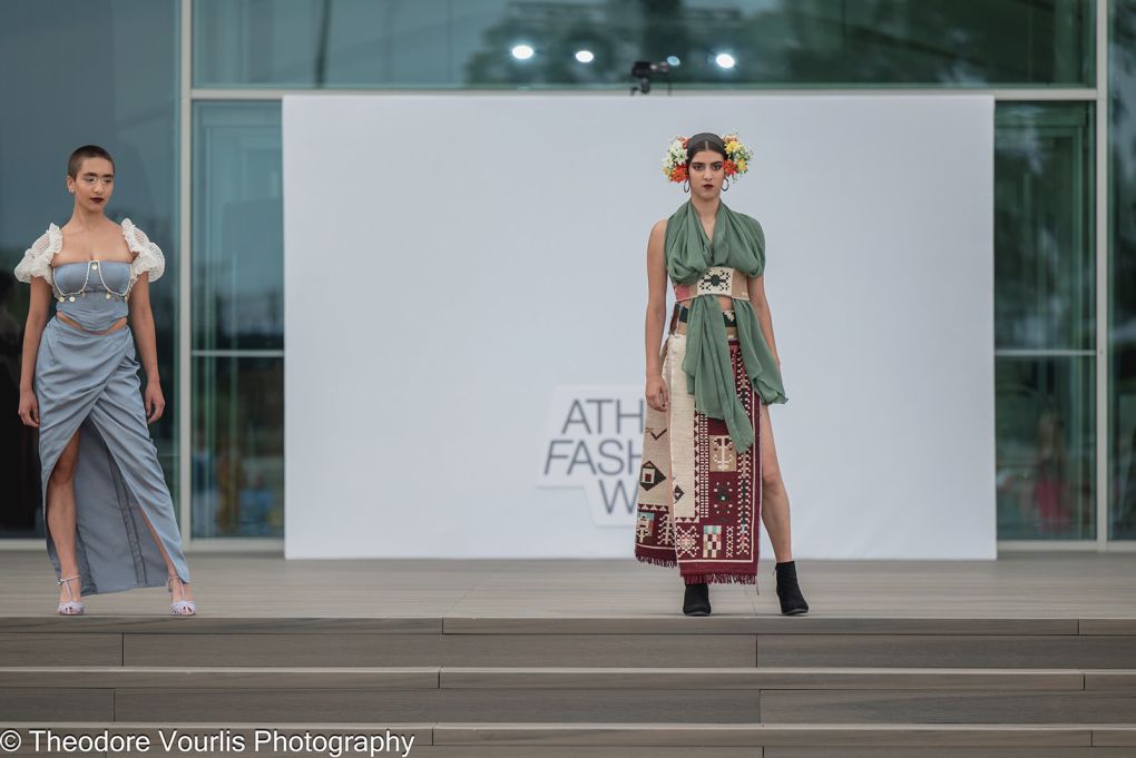 32η Athens Fashion Week: Το Καλλιτεχνικό Σχολείο του Γέρακα άφησε άφωνο το κοινό με τις μοναδικές τους δημιουργίες και ταλέντο!