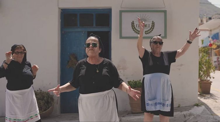 Οι γιαγιάδες της Κρήτης κατεβαίνουν στις εκλογές με δικό τους κόμμα: Το νέο επικό βίντεο