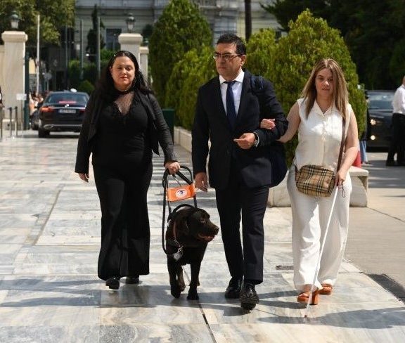 τιμή-στον-μπάμπου-που-ήταν-επίσημος-πρ