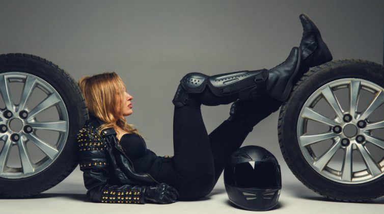 Τα biker boots είναι οι μπότες του φετινού χειμώνα!