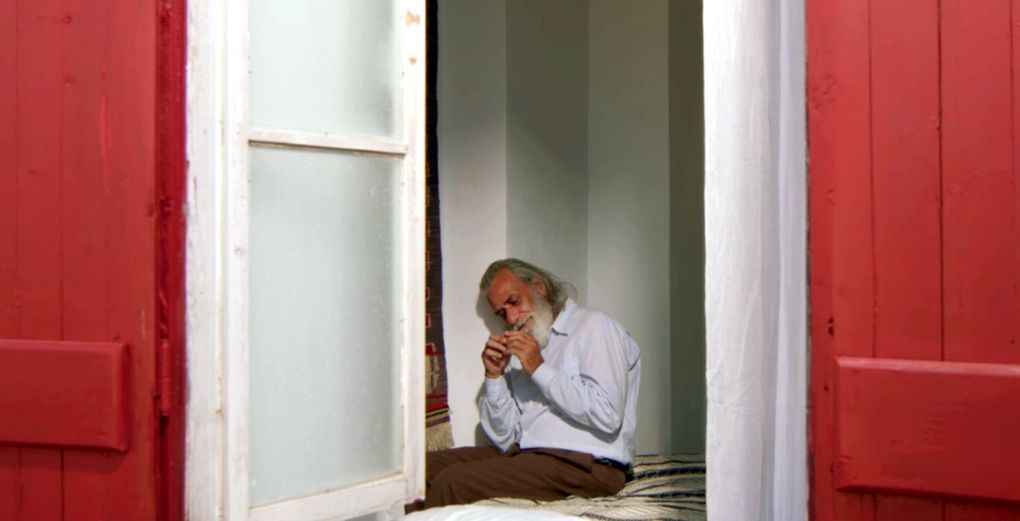 Ο πολύτιμος Γιώργος Νινιός - Ο ηθοποιός δίνει ρεσιτάλ ερμηνείας στην "Παραλία"