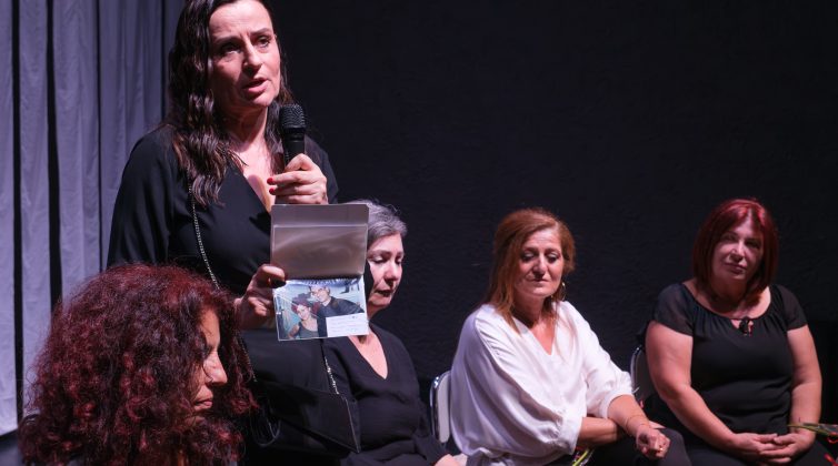 Οι μητέρες δολοφονημένων γυναικών στην παράσταση-ντοκιμαντέρ, Pieta για τις γυναικοκτονίες