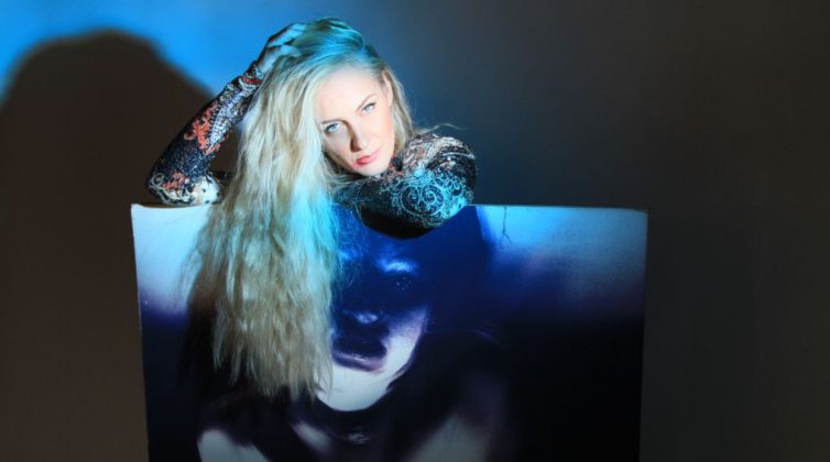 Lia Hide: Στον δρόμο για τα Grammys η Ελληνίδα δημιουργός με το "Cloud"