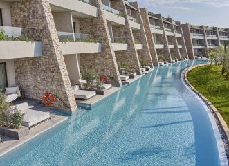 Tο W Costa Navarino στα “Top 50 Best Resorts in the World”