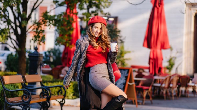 Πέντε στιλάτοι τρόποι για να φορέσεις τη μίνι φούστα τον χειμώνα
