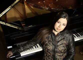 η-βραβευμένη-με-δύο-grammy-rachel-z-στο-infowoman-η-δολοφο