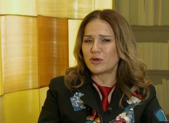Μπέσσυ Μάλφα: Αγαπά τόσο πολύ τον Σκιαδαρέση που δεν τη νοιάζει η απιστία!