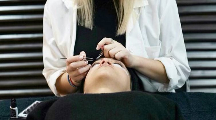 Ανανέωση και ομορφιά με βλεφαρίδες που εντυπωσιάζουν!