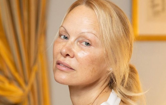 Πάμελα Άντερσον: Ο λόγος που άρχισε να κάνει εμφανίσεις χωρίς μακιγιάζ