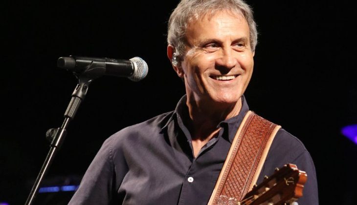 'χωσε» ξανά ο Νταλάρας στους δημοσιογράφους: «Θα χαίρονται οι δικοί σας με αυτό που κάνετε»