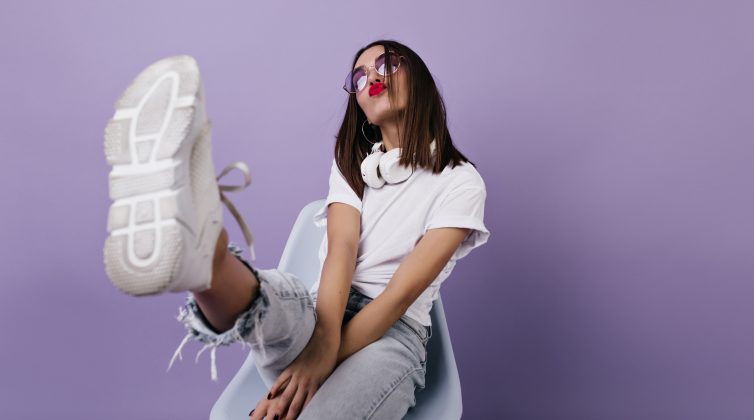 4 stylish τρόποι για να φορέσεις τα sneaker σου!