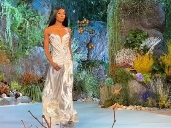 μάγεψε-το-fashion-show-της-σίλιας-κριθαριώτη-με-έ