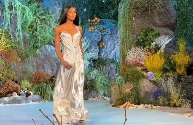 Μάγεψε το fashion show της Σίλιας Κριθαριώτη- Με έμπνευση τη θάλασσα και πρωταγωνίστρια τη Ναόμι