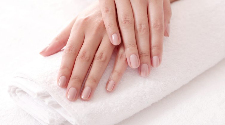 Velvet nails: Το απόλυτο μανικιούρ του χειμώνα