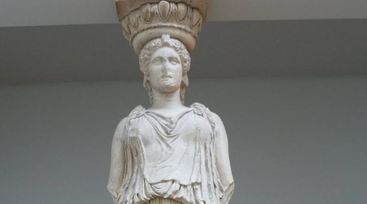 Ένα κόσμημα για την Καρυάτιδα...