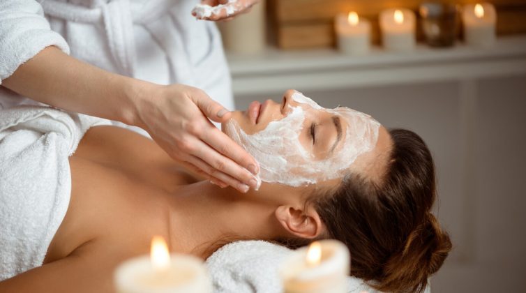 Spa στο σπίτι: Πώς να φτιάξετε τις δικές σας μάσκες προσώπου!