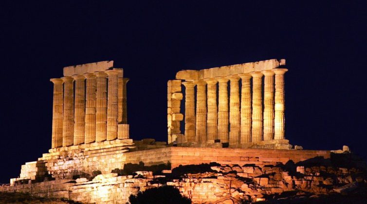 Αλλάζει φωτισμό και το Σούνιο με την υπογραφή της Ελευθερίας Ντεκώ