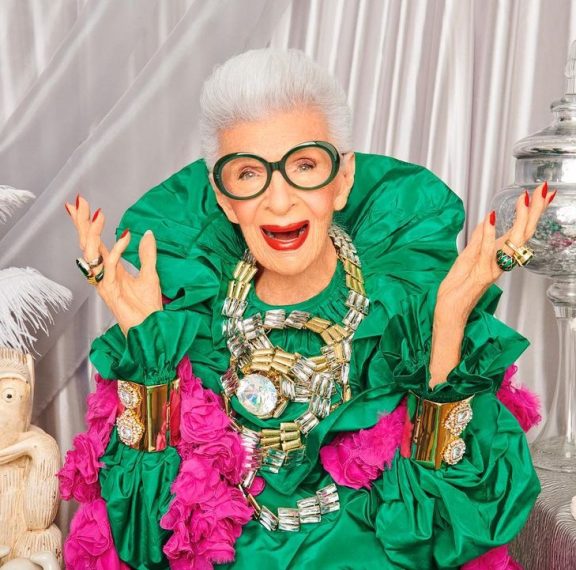 iris-apfel-η-ιστορία-του-γηραιότερου-fashion-icon-που-έφ