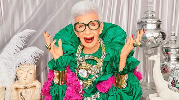 Iris Apfel: Η ιστορία του γηραιότερου fashion icon που «έφυγε» στα 102 του