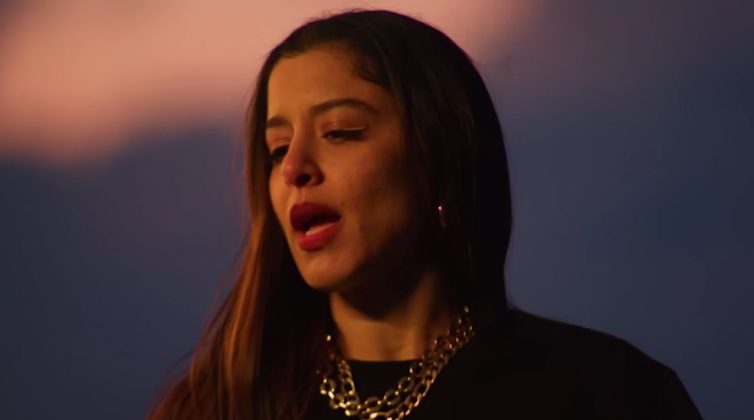 Σαρώνει το "Zari" της Μαρίνας Σάττι - Φιγουράρει στα 50 παγκόσμια trends
