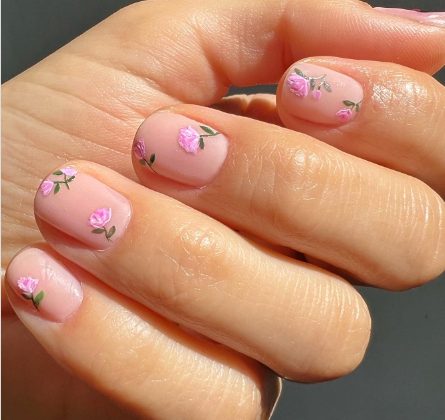 10 floral σχέδια νυχιών που πρέπει να τολμήσετε αυτή την άνοιξη