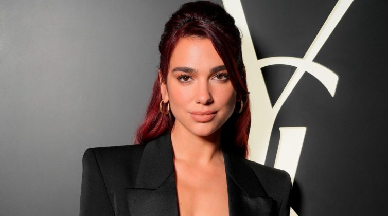 YSL: Με Dua Lipa το φαντασμαγορικό πάρτι για τη νέα σειρά κραγιόν YSL Loveshine
