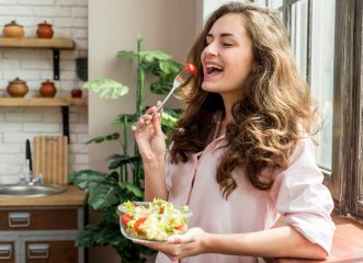 5 τρόποι για να προσθέσετε χαρά στα γεύματά σας