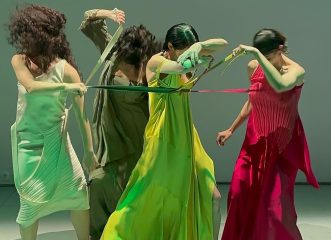 Ιωάννα Κουρμπέλα: Το ξεχωριστό fashion show της με χορογραφία της Έλενας Τοπαλίδου (photos+vid)