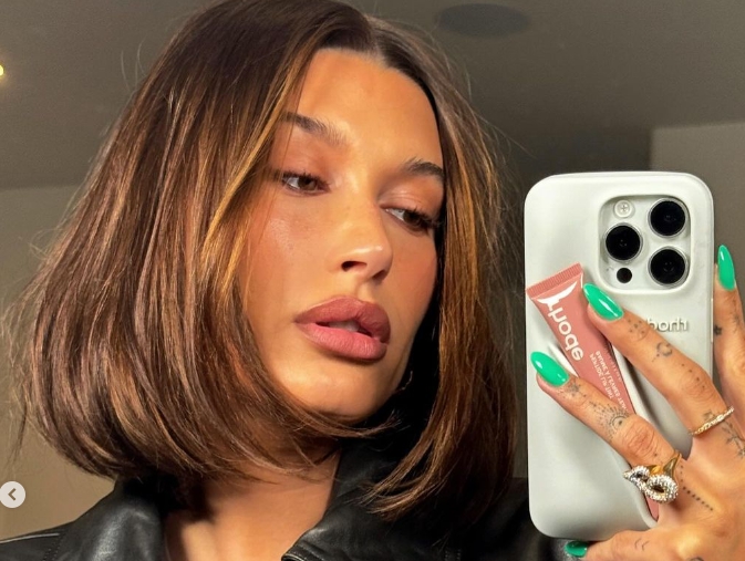 Hailey Bieber: Έκοψε τα μαλλιά της κοντά και έγινε viral!