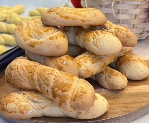 ola-ta-mystika-gia-afrata-paschalina-koulourakia