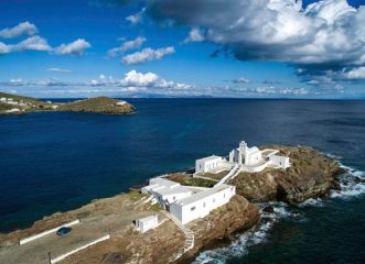 Αυτό το ελληνικό νησί εξυμνούν National Geographic και Conde Nast Traveler
