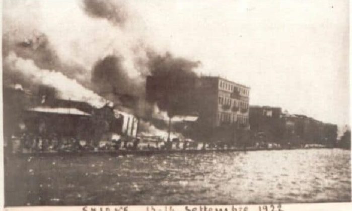 «ΣΜΥΡΝΗ... Μανίτσα μου! Τα παιδιά του πολέμου»: Η βραβευμένη παράσταση της Μάνιας Παπαδημητρίου ανεβαίνει στον Κήπος της Αλεξάνδρειας
