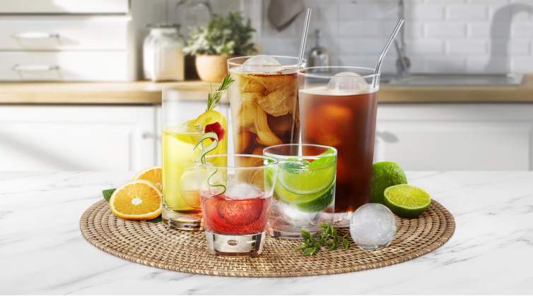 Δημιουργήστε cocktails με σφαιρικά παγάκια και κλέψτε τις εντυπώσεις!
